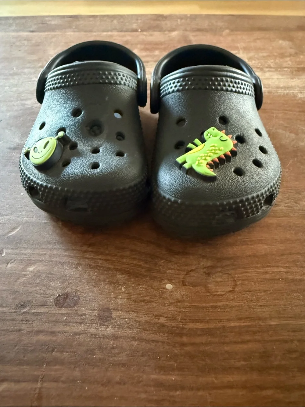 CROCS Kids Black Clogs with Green Dinosaur and Alien Charms